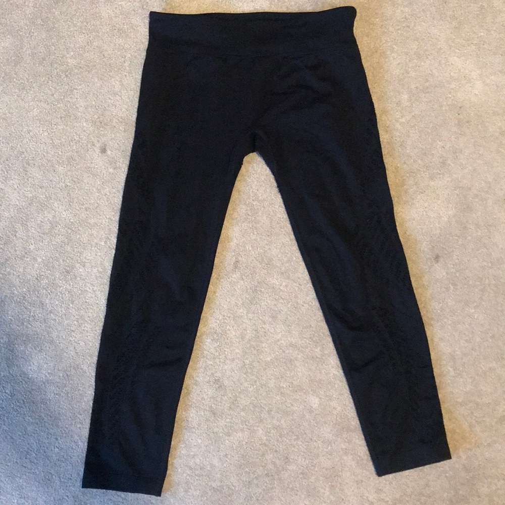 Lorna Jane laser-cut 3/4 tights